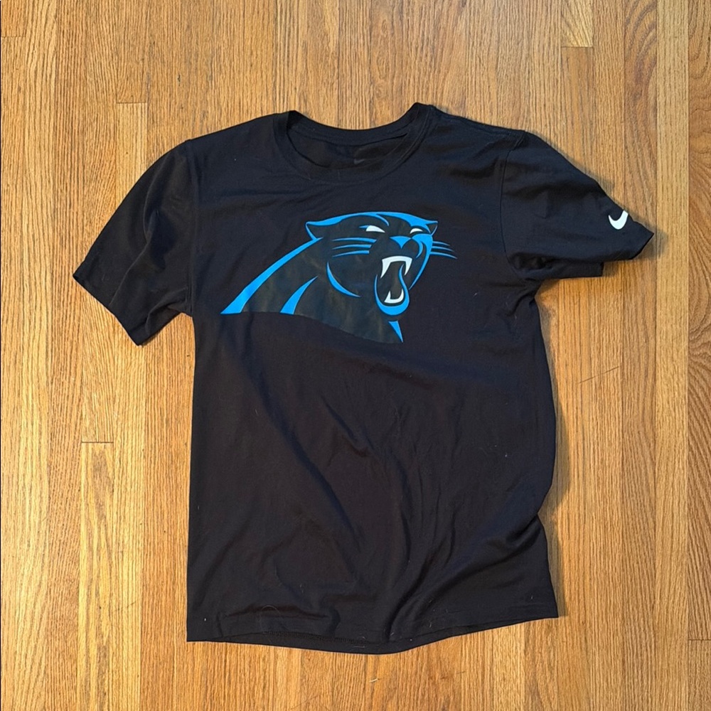 Nike Men’s Black Graphic Panthers Logo Short Sleeve Tee men’s small dri fit